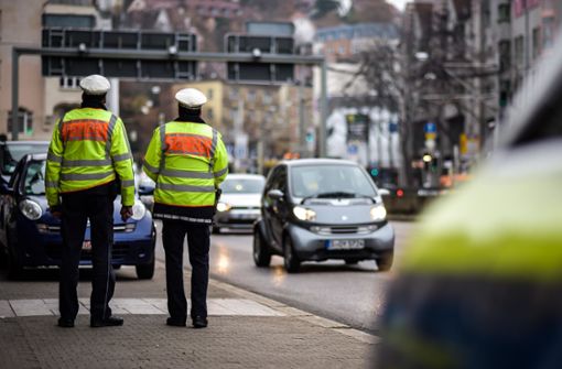 Bei Verkehrskontrollen schaut die Polizei ab Sonntag auch, ob Fahrzeuge auf der jeweiligen Strecke in Stuttgart überhaupt fahren dürfen. Foto: Lichtgut/Max Kovalenko