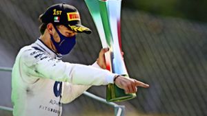 Pierre Gasly freut ich über seinen reichlich überraschenden Triumph beim Großen Preis von Italien in Monza. Foto: AFP/MARK THOMPSON