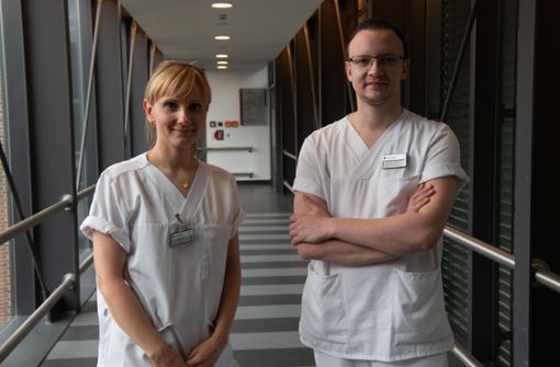 Marie Sohn und Philipp Wiemann sind Pflegerin und Pfleger des Jahres. Foto: dpa/Paul Zinken