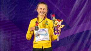 Kira Weis bei ihrem bislang größten sportlichen Erfolg: Silber über 5000 Meter bei den U-20-Europameisterschaften in Jerusalem. Foto: IMAGO/T/ Lackner
