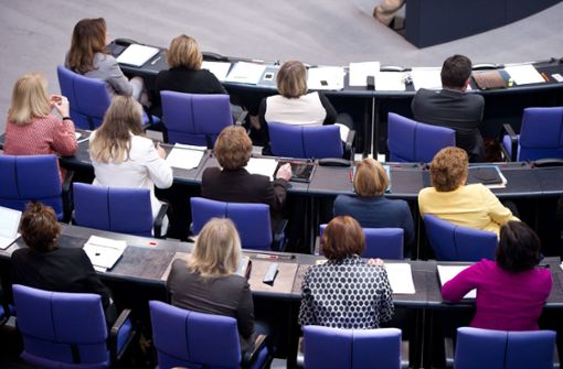Der Schein trügt: Im Deutschen Bundestag sind Frauen unterrepräsentiert: Im Parlament liegt der Frauenanteil bei unter 31 Prozent. Foto: dpa