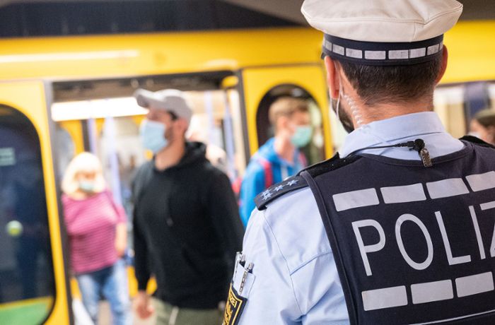 Busse und Bahnen: Baden-Württemberg will an Maskenpflicht festhalten