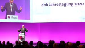 Bundesinnenminister Horst Seehofer fordert von der Politik mehr Mut, sich für den Respekt gegenüber den Staatsbediensteten einzusetzen. Foto: dpa/Henning Kaiser