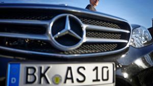 Andrzej Samociuks ganzer Stolz: seine Limousine mit dem BK-Kennzeichen ist  „eine runde Sache“, wie er sagt. Foto: Gottfried Stoppel